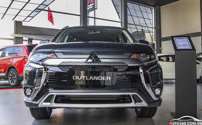 Mitsubishi Outlander 2.0 tại showroom HCM Xa lộ hà nội