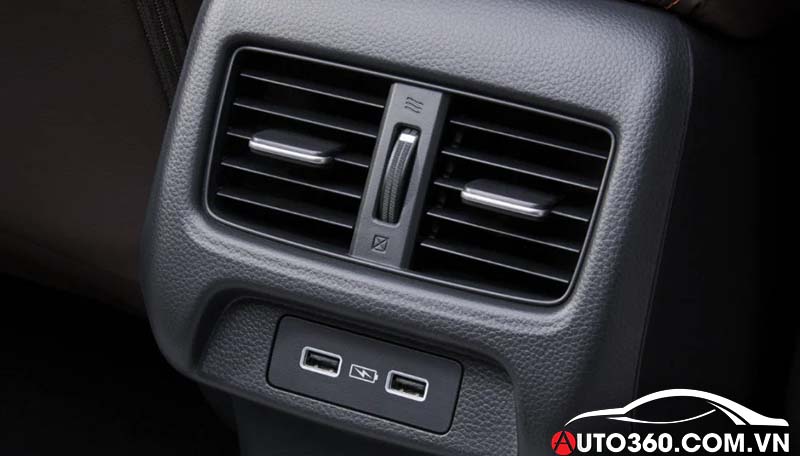Hộc gió sau kết hợp với cổng sạc điện thoại trên Honda ZR-V
