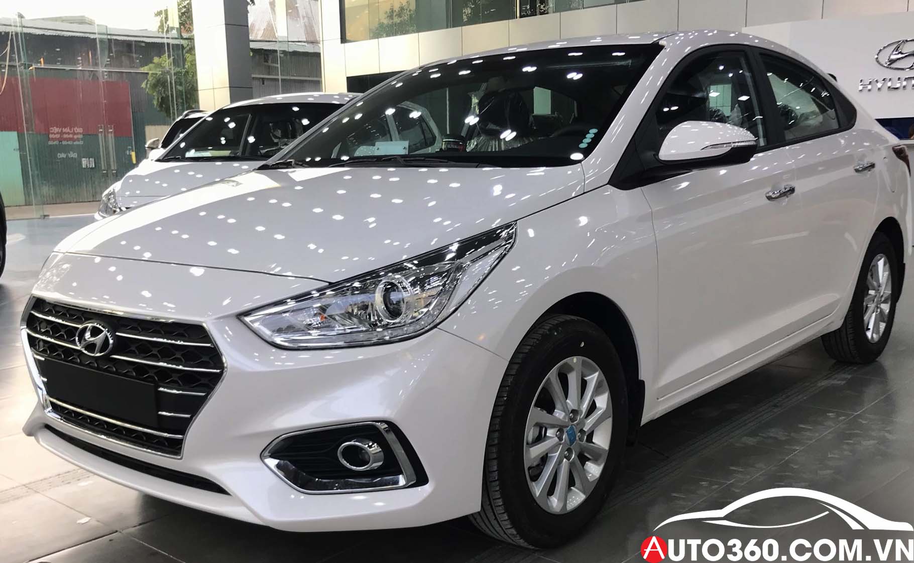 Huyndai An Ph&uacute; trưng b&agrave;y Hyundai Accent