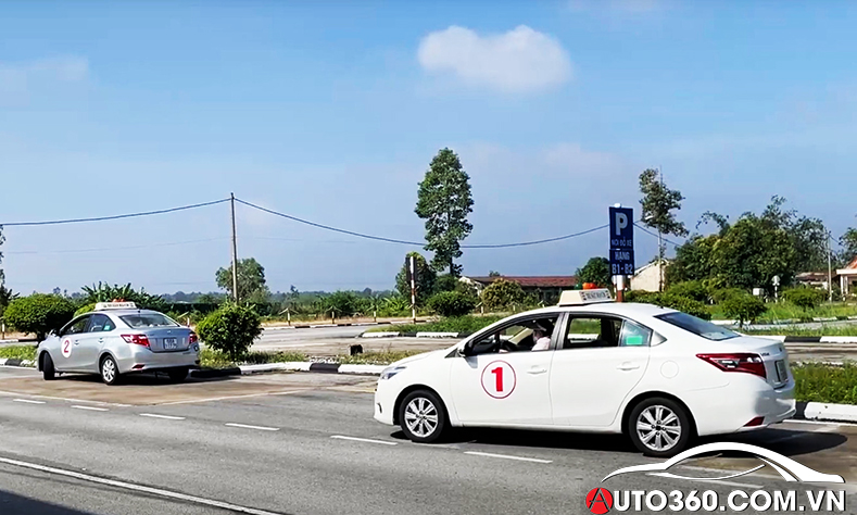 Sân thực hành lái xe o tô rộng rãi, đầy đủ trang thiết bị 