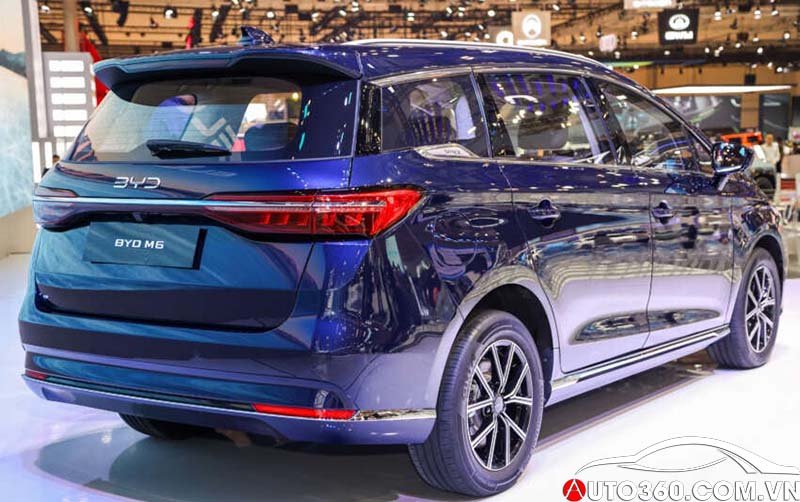 Đuôi xe BYD M6